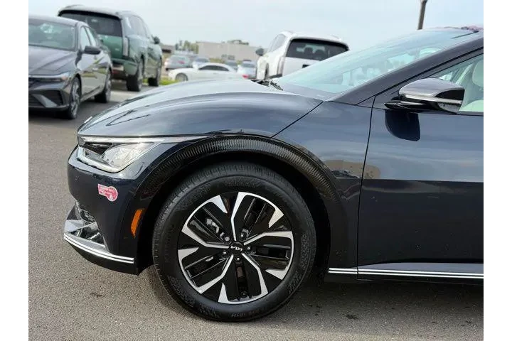$28888 : Kia EV6 2024 Wind 4dr Crosso image 4