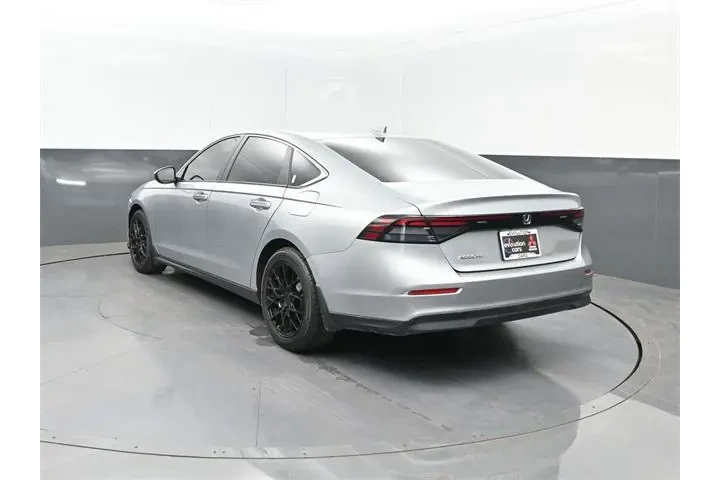 $22838 : Honda Accord 2024 LX 4dr Sed image 3