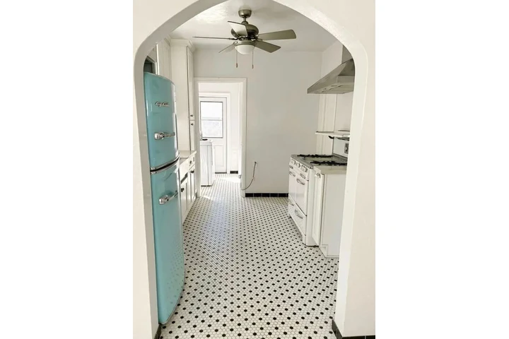 $1350 : Santa Ana - Home Available image 5