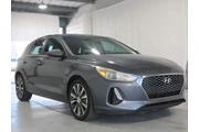 $9947 : Hyundai ELANTRA GT 2018 4dr thumbnail
