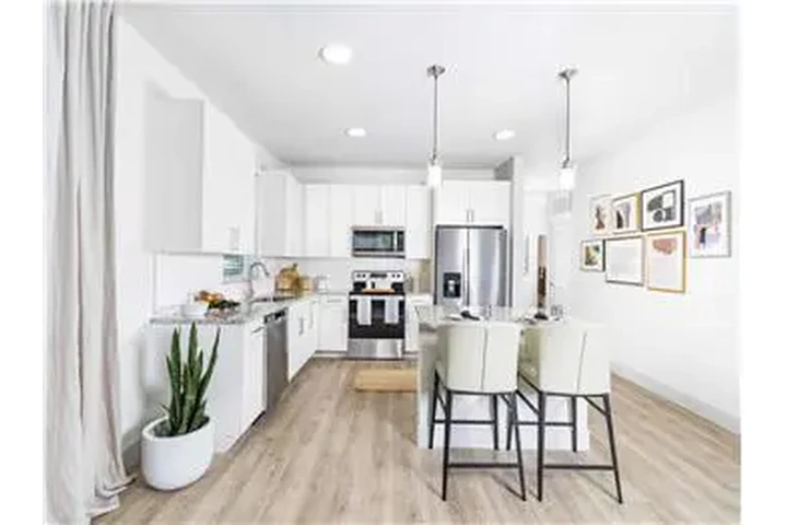 $1535 : Rental property with 2 bedro image 9