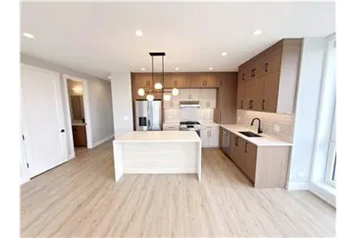 $3000 : Rental property with 3 bedro image 5