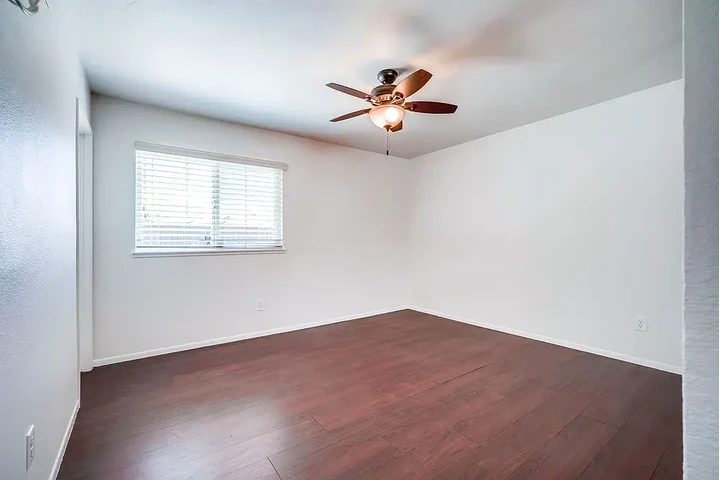 $1250 : Amplia casa disponible image 5