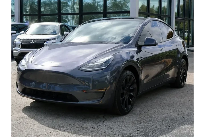 $27490 : Tesla Model Y 2023 AWD 4dr C image 8
