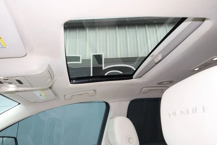 $38988 : 2023 Acadia AWD 4dr Denali image 8