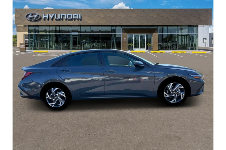 $20000 : Hyundai ELANTRA 2025 SEL Spo image 9