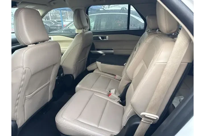 $28137 : Ford Explorer 2022 AWD XLT 4 image 9