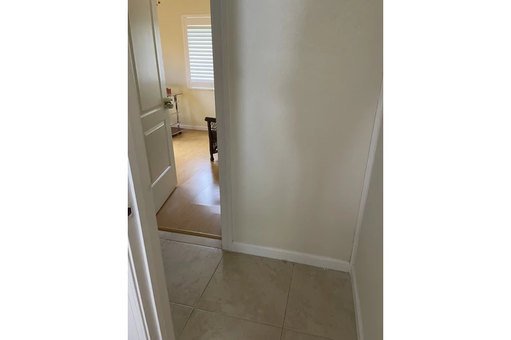 $1000 : Efficiency en el sur the Miami image 4