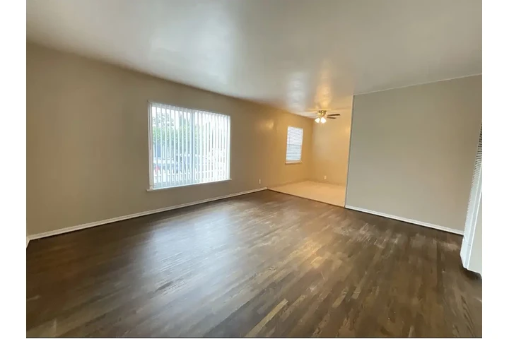 $950 : 3  dormitorios y dos image 3