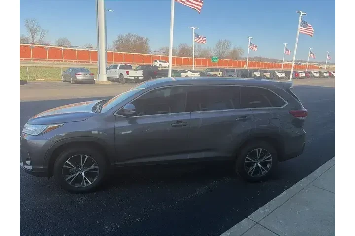 $20990 : Toyota Highlander 2019 LE 4d image 5