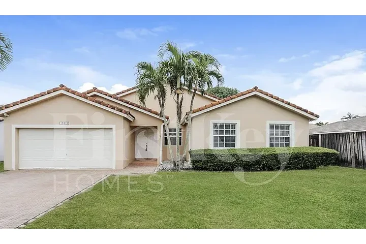 $2000 : HOUSE AVAILABLE NOW IN MIAMI image 2
