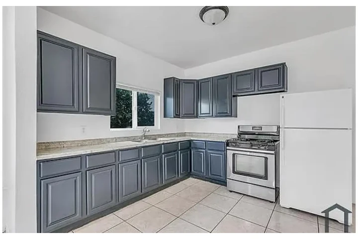 $2155 : 2 Bed Apartment in koreatown image 8