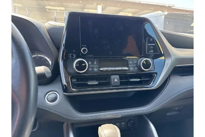 $30450 : Toyota Highlander 2024 LE 4d image 10