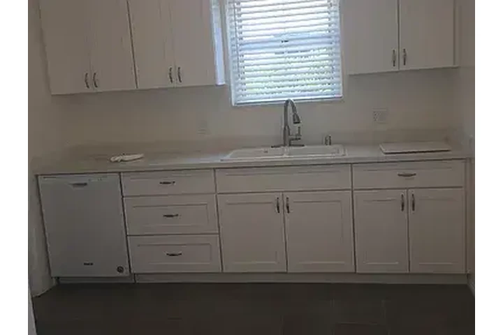 $2500 : 3bed 2bath available now image 3