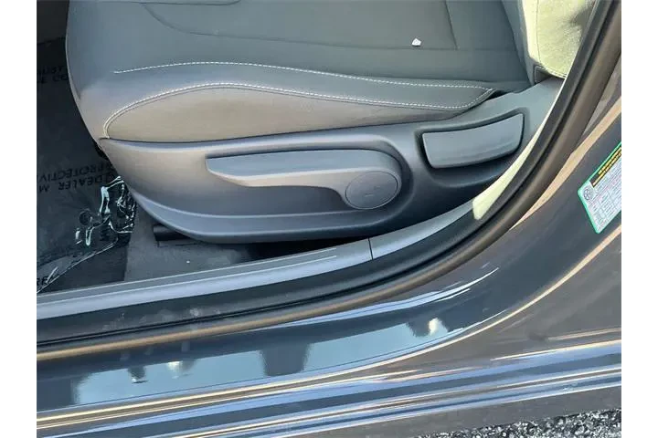 $27015 : Hyundai ELANTRA 2024 SEL 4dr image 10