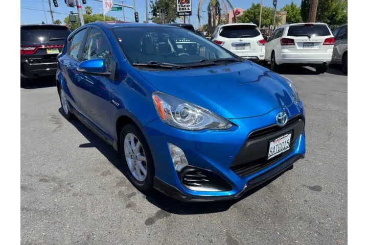 $12998 : 2017 Prius c One image 3