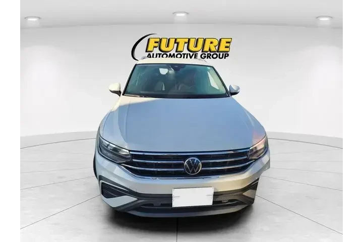 $23869 : Volkswagen Tiguan 2023 SE 4d image 2