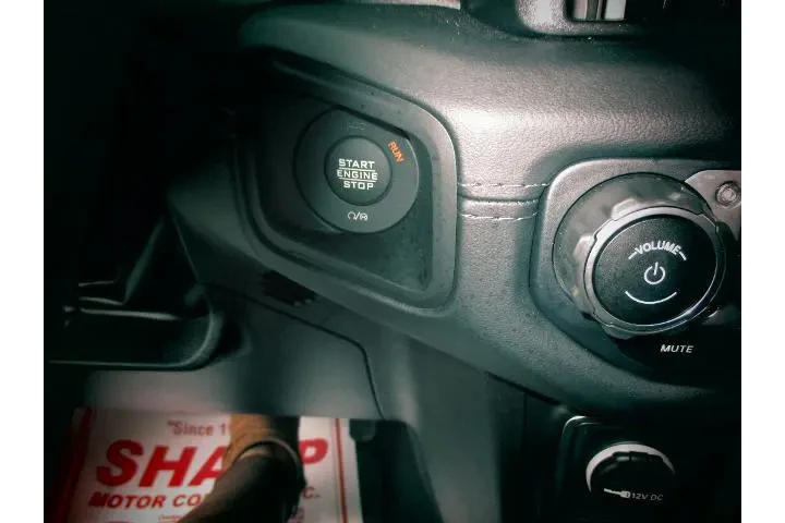 Jeep Wrangler 2025 4x4 Rubic image 6