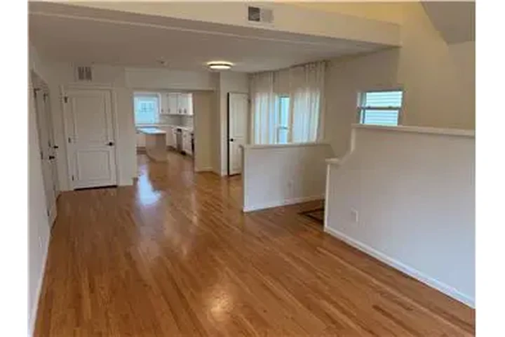 $5400 : Rental property with 4 bedro image 5