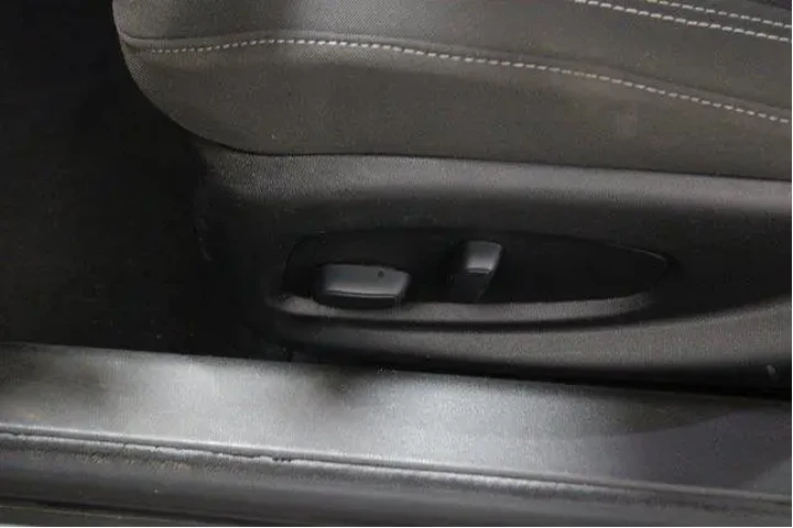 $25988 : Chevrolet Camaro 2020 LT 2dr image 7