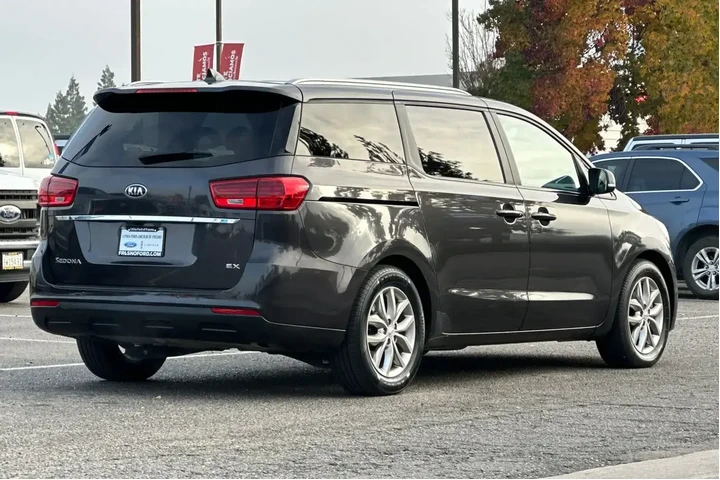 $18995 : Kia Sedona 2021 LX 4dr Mini- image 2