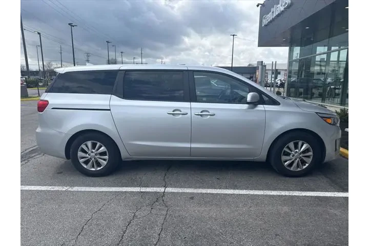 $12977 : Kia Sedona 2017 LX 4dr Mini- image 6