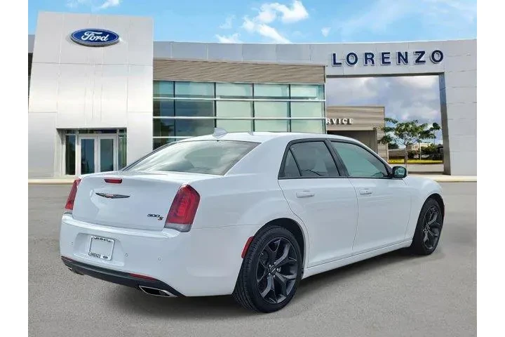 $26990 : Chrysler 300 2023 S V6 4dr S image 5
