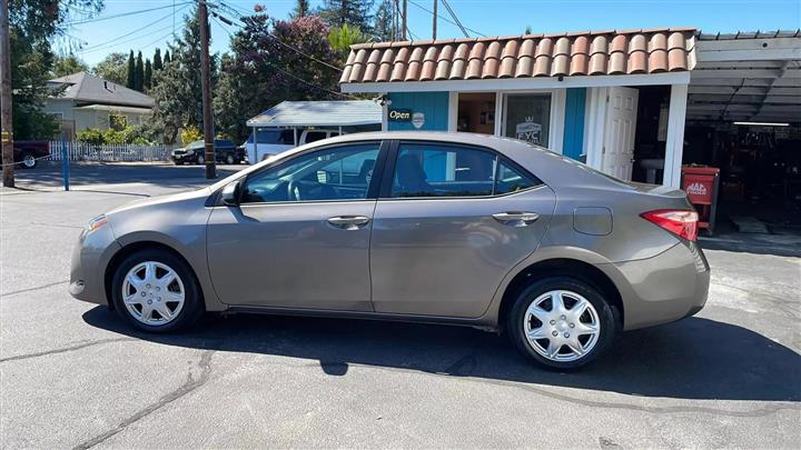 $12233 : 2017 TOYOTA COROLLA image 8