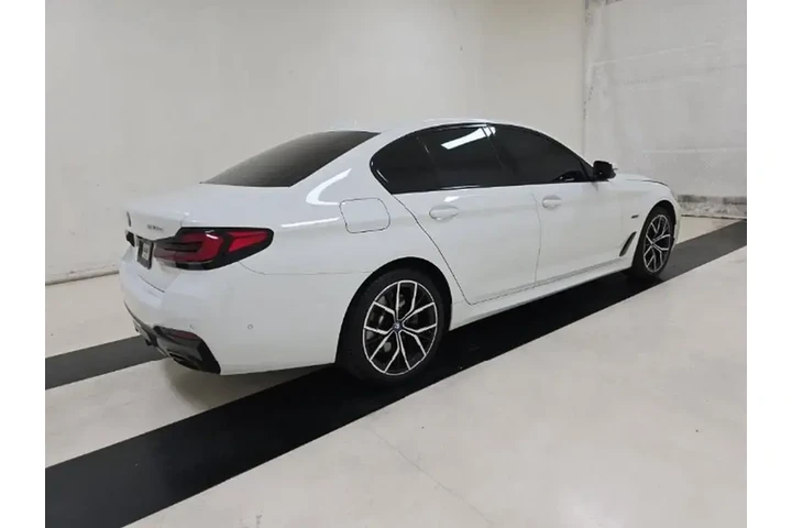 $30490 : BMW 5 Series 2022 530e 4dr S image 4