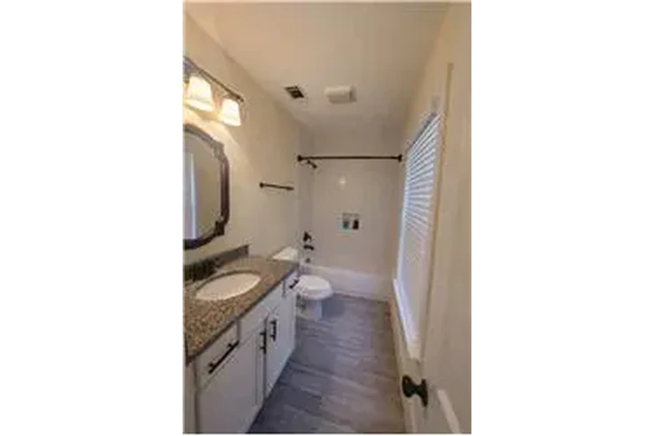 $2200 : Rental property with 3 bedro image 10