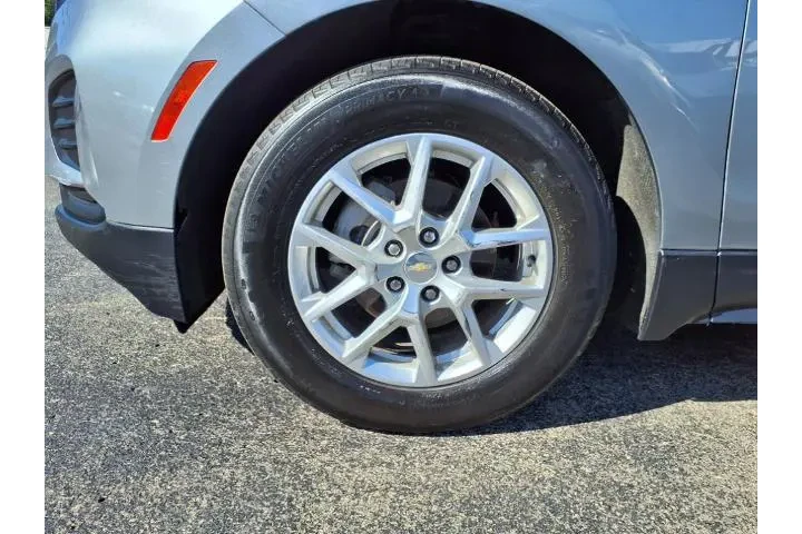 $18988 : Chevrolet Equinox 2023 LT 4d image 8