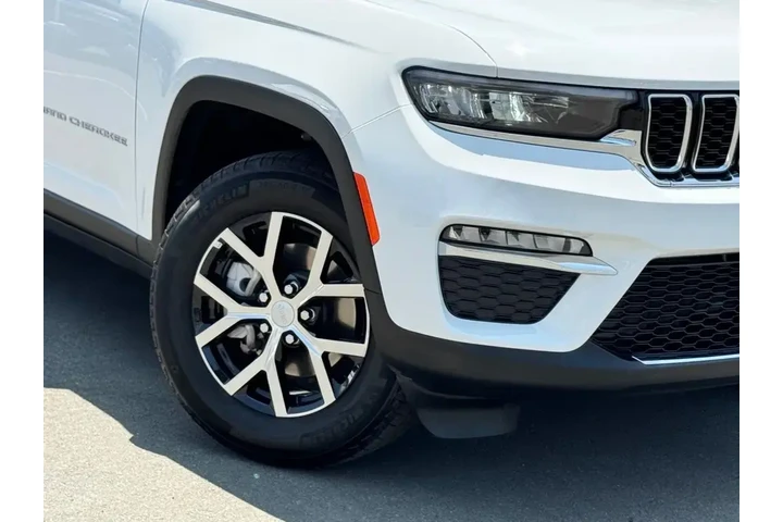 $31750 : Jeep Grand Cherokee 2024 4x2 image 4