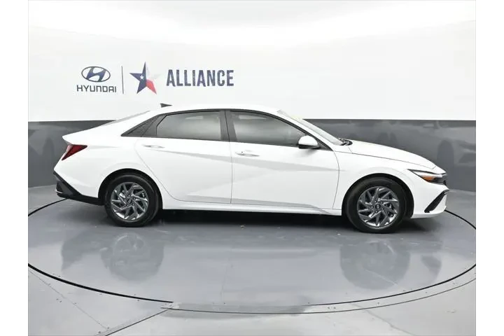 $22998 : Hyundai ELANTRA 2024 SEL 4dr image 9