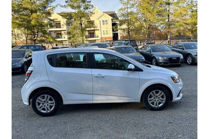 $7550 : 2017 Sonic LT Auto Fleet image 9