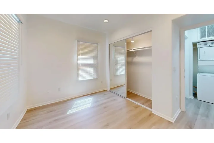 $4550 : Beautiful 4 bedroom apartment image 5