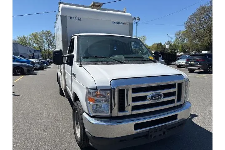 $30995 : Ford E-Series 2022 E-350 SD image 2