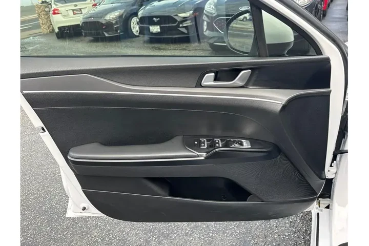 $19898 : Kia K5 2022 LXS 4dr Sedan image 9