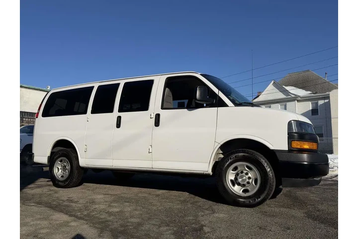 $24386 : Chevrolet Express 2022 LS 25 image 8