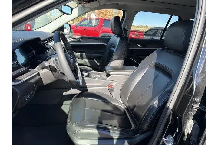 Jeep Grand Cherokee 2024 4x4 image 9