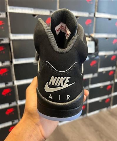 $200 : Jordan 5 metallic black image 6