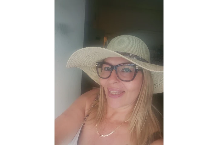 Señora guapa image 1