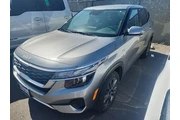 $19991 : Kia Seltos 2023 AWD LX 4dr S thumbnail