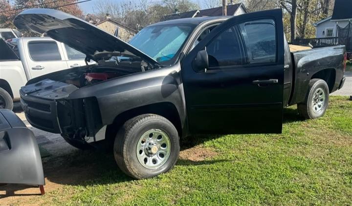 $1000 : 2009 Cherovet Silverado parts image 4