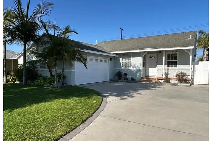 $2300 : 3 Beds 2.5 Bath Available image 1