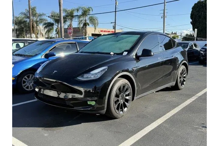 $29975 : Tesla Model Y 2023 AWD 4dr C image 2