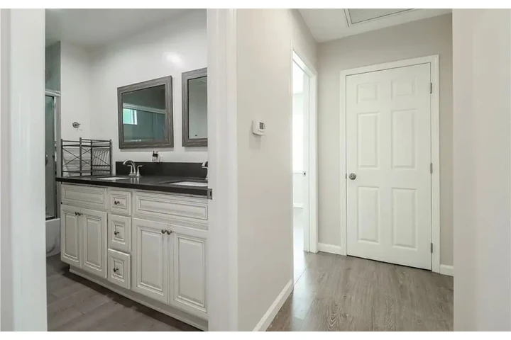 $2950 : Home of convenience!!! image 10