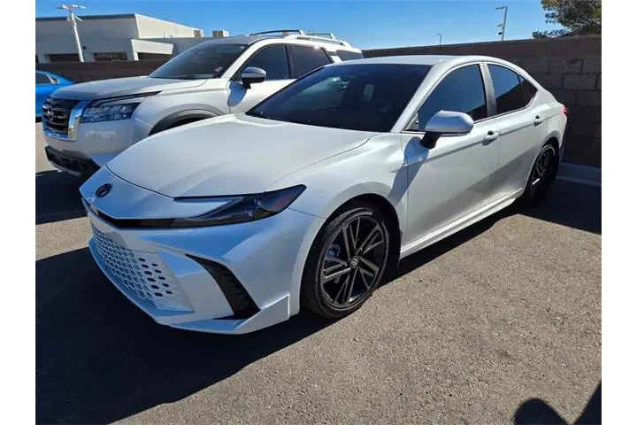 $33988 : Toyota Camry 2025 SE 4dr Sed image 3
