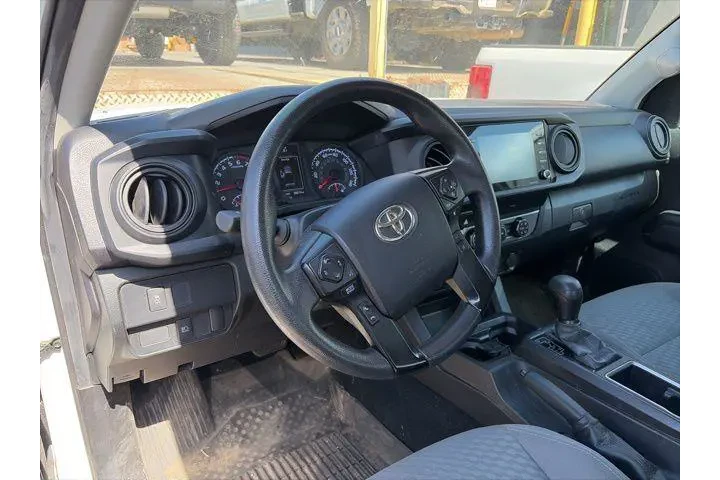 $27000 : Toyota Tacoma 2021 4x2 SR5 4 image 9