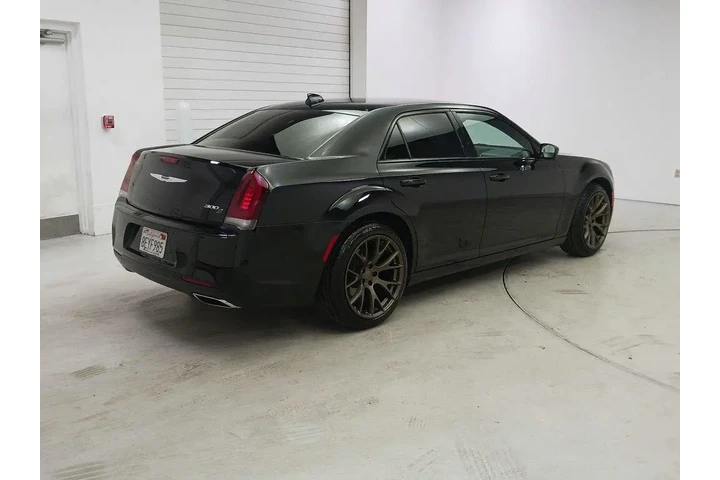 $22998 : Chrysler 300 2018 S 4dr Seda image 5