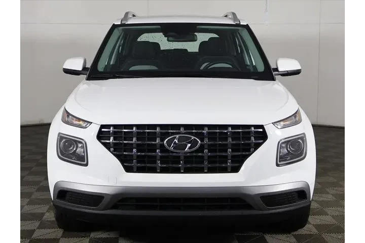 $17223 : Hyundai VENUE 2024 SEL 4dr C image 9